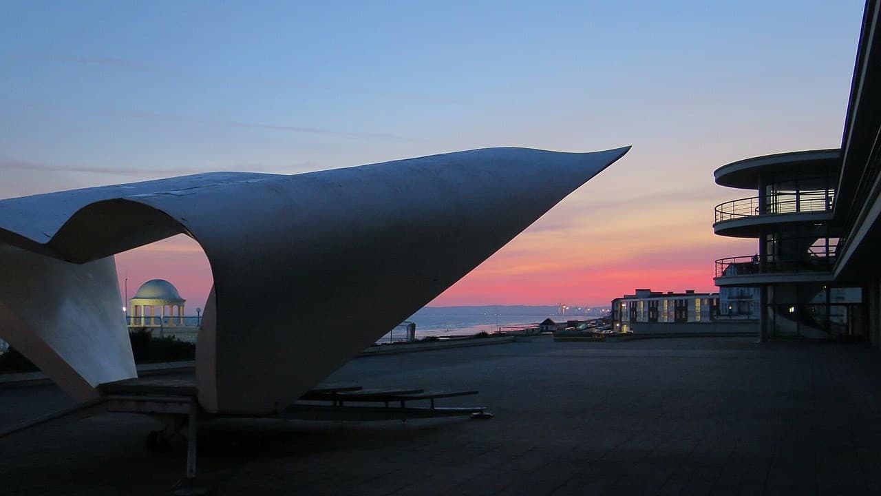 The De La Warr Pavilion at Bexhill at dusk with a pink and blue sky over the sea