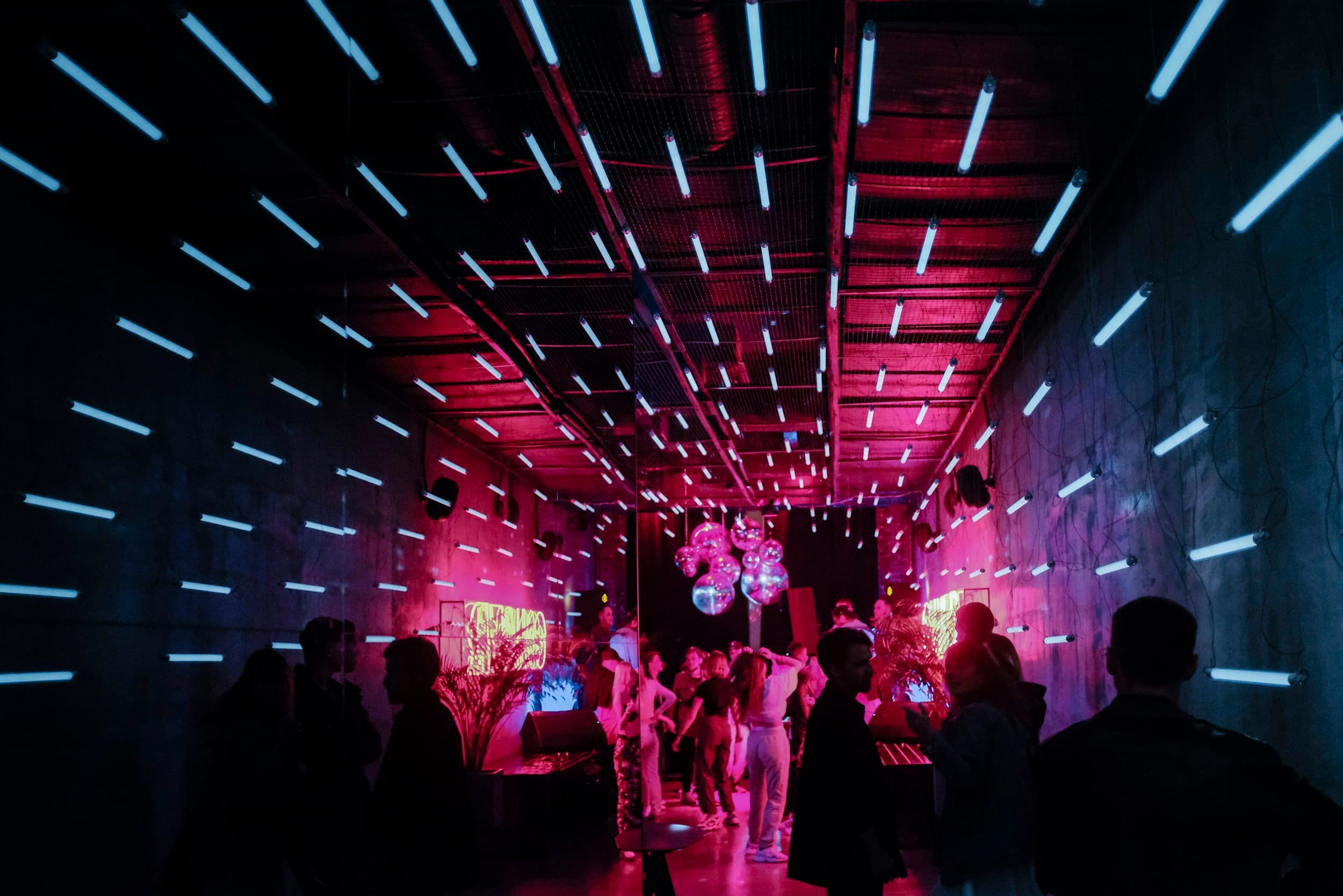 Brighton Nightlife Guide 2026: Best Clubs, Bars and Late Night Spots