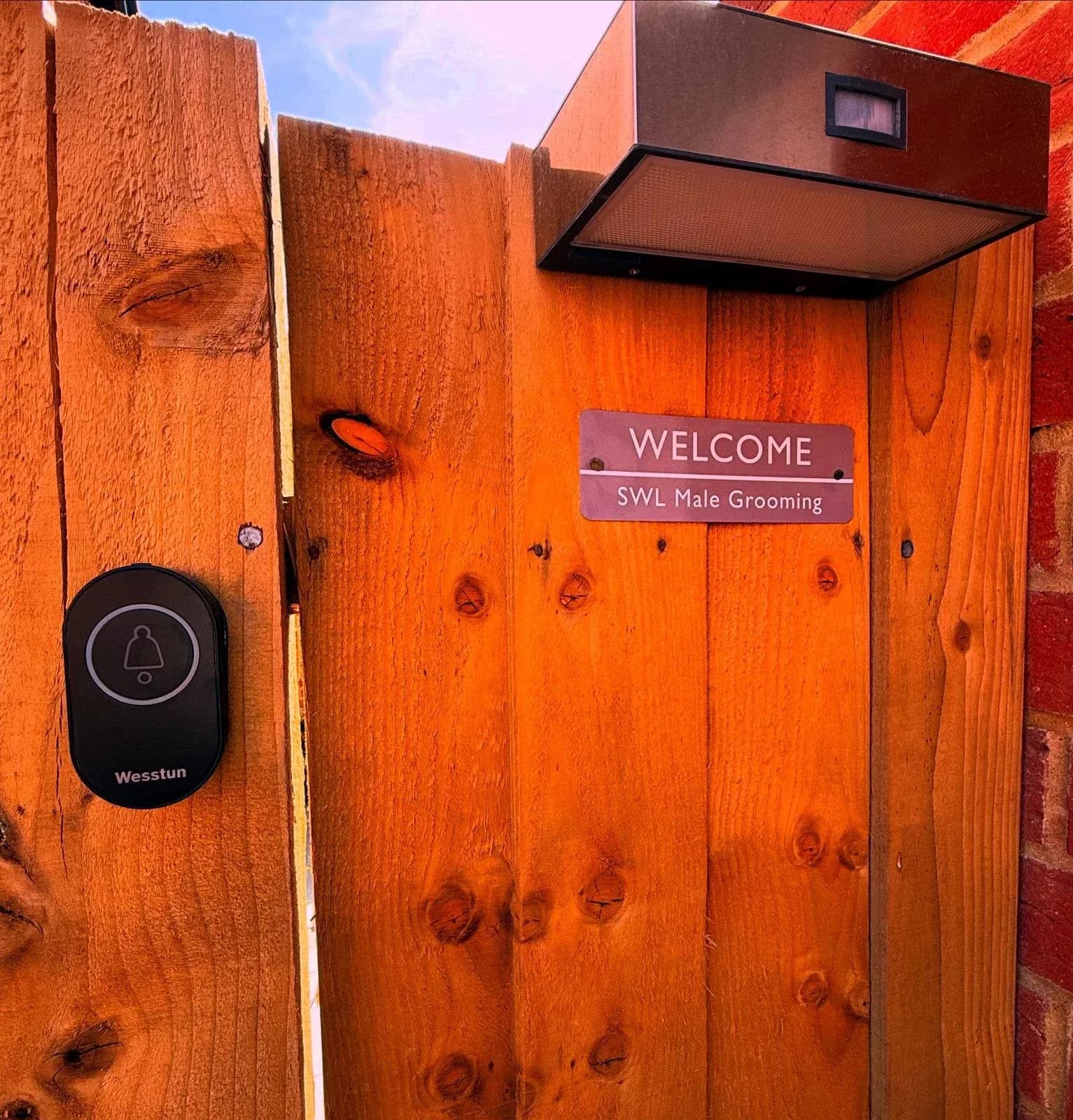 SWL Male Grooming Brighton: Professional Male Waxing, Trimming and Massage Near Brighton Station